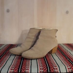 Kenneth Cole suede zip booties